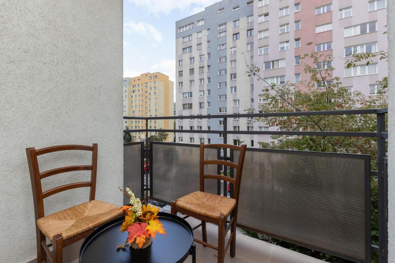 Studio Bielany With Home Office Near Metro Station By Noclegi Renters Varšava Exteriér fotografie