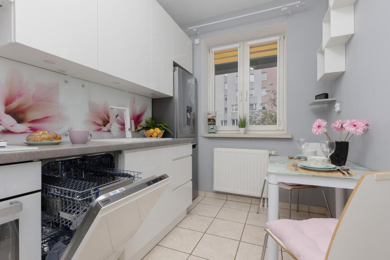 Studio Bielany With Home Office Near Metro Station By Noclegi Renters Varšava Exteriér fotografie