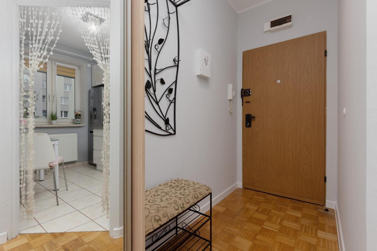Studio Bielany With Home Office Near Metro Station By Noclegi Renters Varšava Exteriér fotografie